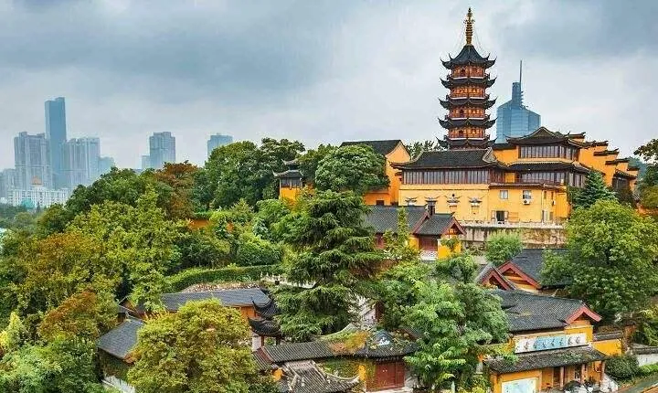 4-Hour Nanjing Private Tour: Nanjing Jiming Temple, Ming City Wall, Xuanwu Lake