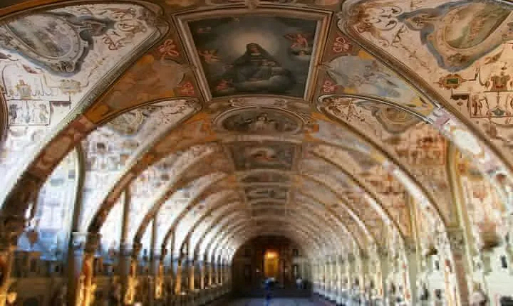 Art & Heritage: Private Walking Tour of Bavarian National Museum