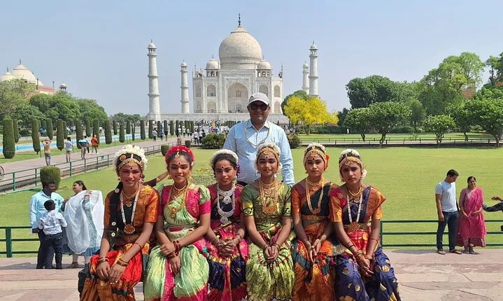  2-day Tajmahal & Fort tour with Tiger Safari from Goa