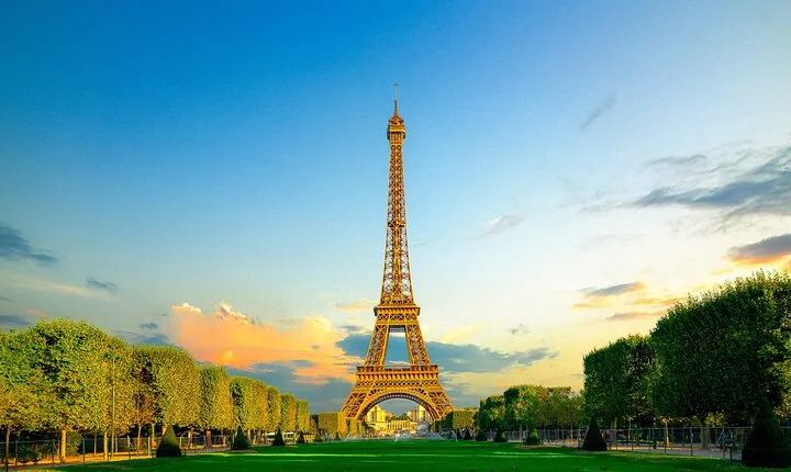 Best of Paris: Eiffel Tower Summit Floor & Sight Seeing Tour