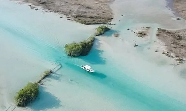 Full-Day Guided Tour in Bacalar: The Lagoon of Seven Colors