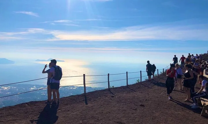 From Rome: Door to door transfer to Positano with stopover in Pompei 3 hours.