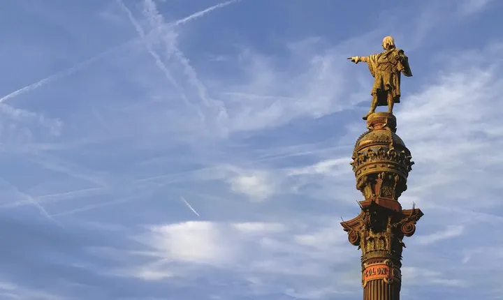 Columbus Monument Lookout: Scenic Ramblas, Sea and Montjuïc Views