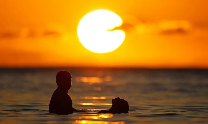 Shared Platinum Sunset Trip of Santorini via Hot Springs & White Beach