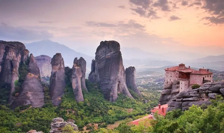 Delphi and Meteora Two Days Tour from Athens