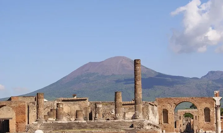 Pompeii and Sorrento Private Day Tour from Rome