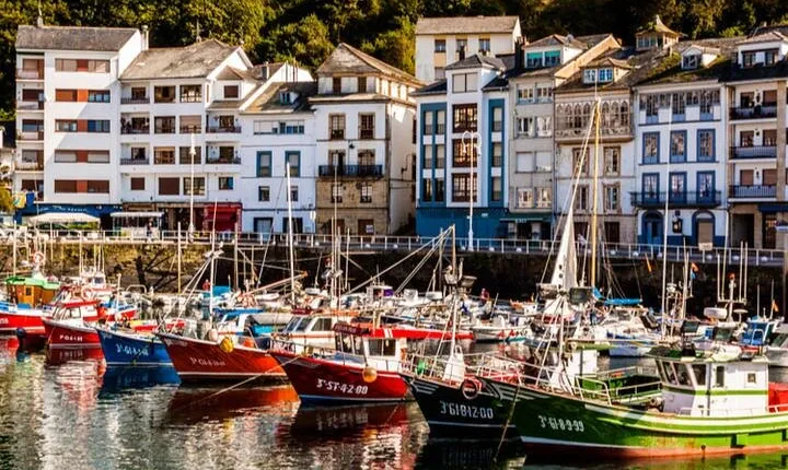 Day trip to Luarca, Cudillero and Avilés from Oviedo and Gijón