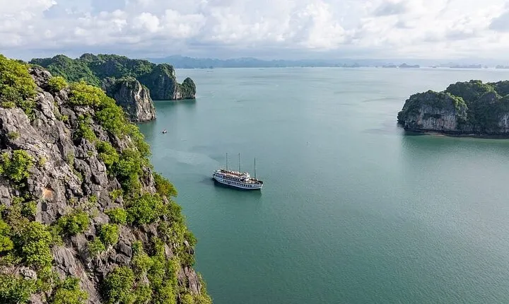 Overnight Bai Tu Long Bay Cruise from Hanoi/ Halong-Less Touristy