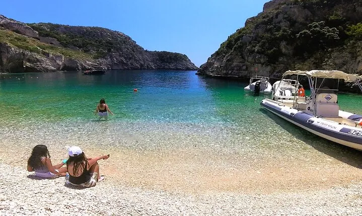 Private Full Day Boat to Grama Bay