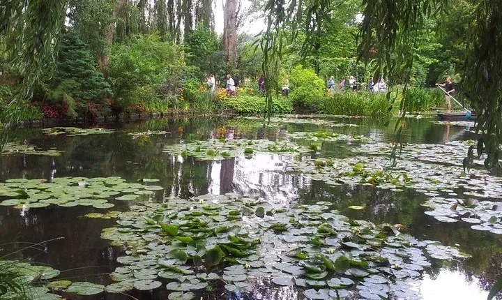 Private 5-hour Round Transfer to Giverny, Claude Monet museum from Paris 