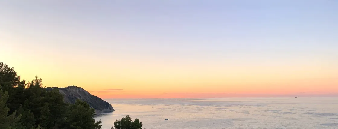 4-hour sunset hike at Mount Conero with wine tasting
