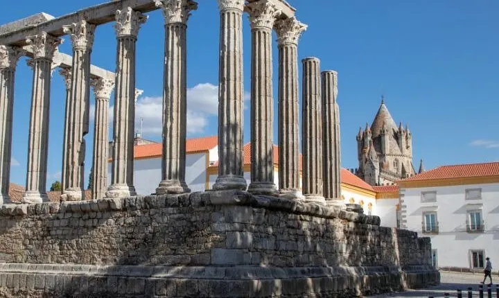 Évora Private Half-Day of Wonders with Tickets