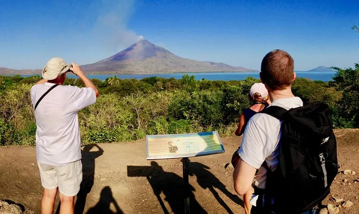 Old Leon and Asososca Lagoon Private Tour