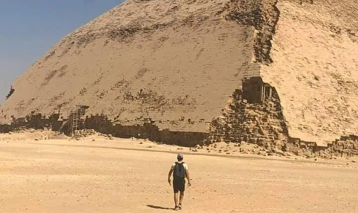 Private inclusive day tour at Giza pyramids, Sakkarra, Memphis and Dahshur.