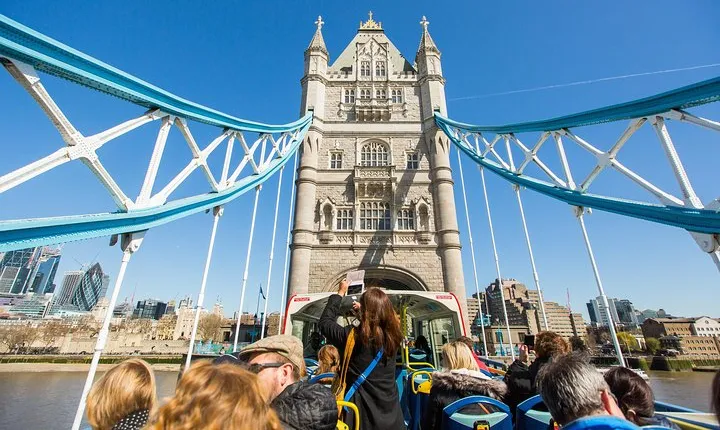 London Tootbus Hop on Hop off Bus Tour and Thames River Cruise
