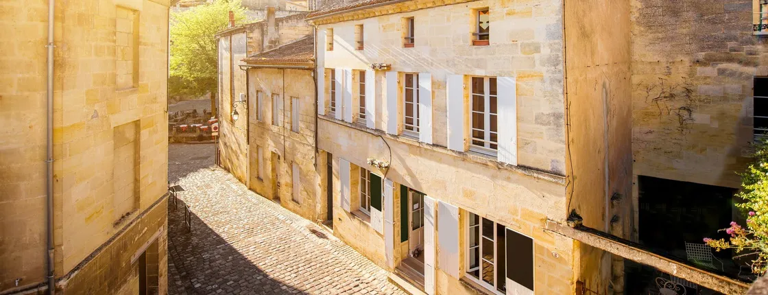 Small-group wine tour in Bordeaux