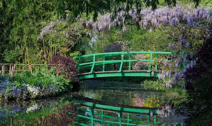 Giverny Private Trip with Monet's House, Gardens & Impressionism Museum