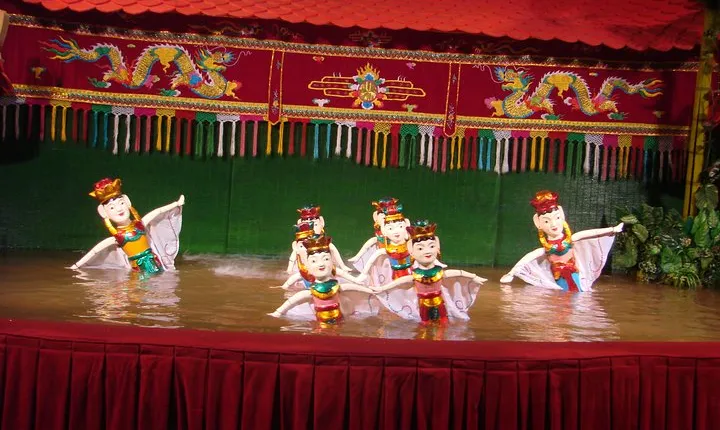 Small Group Hanoi Evening Tour with Cyclo and Water Puppet Show with Food