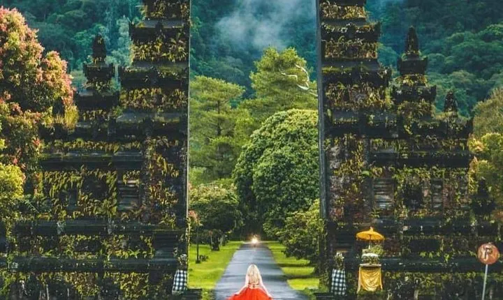 Pucak Manik Waterfall, Handara gate, Hidden Hill, Beratan Lake temple, Tanah Lot