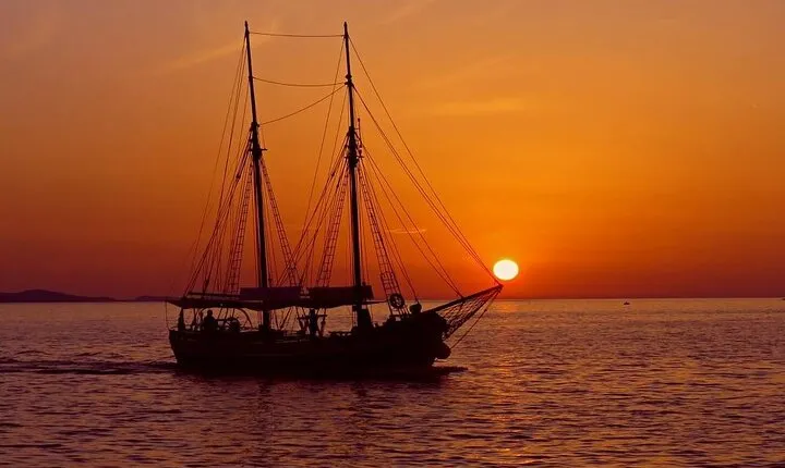 Alanya Sunset Cruise Tour with Dinner, Soft Drinks & Transfer