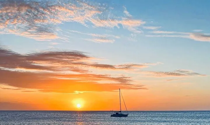 Small Group Waikiki Sunset Sailing Tour