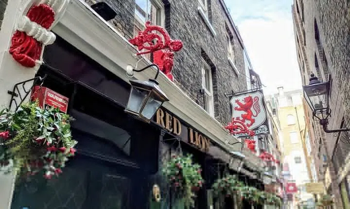 Private Walking Tour: Historic and Hidden Pubs of London