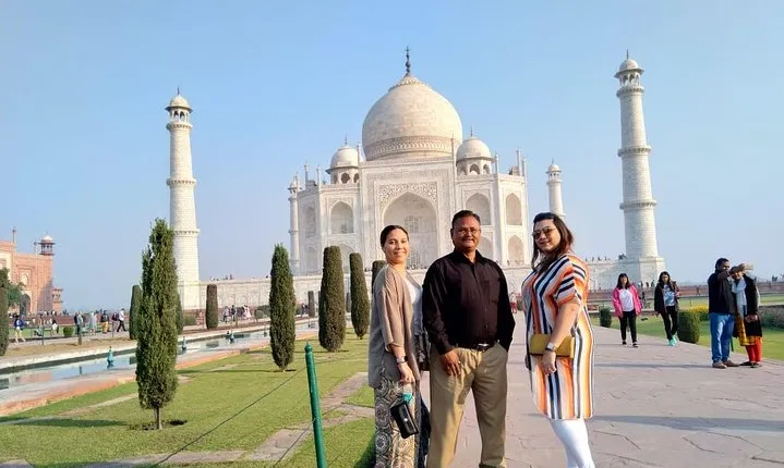 1 Day tour to Agra from Delhi by Car with 5 Star Lunch