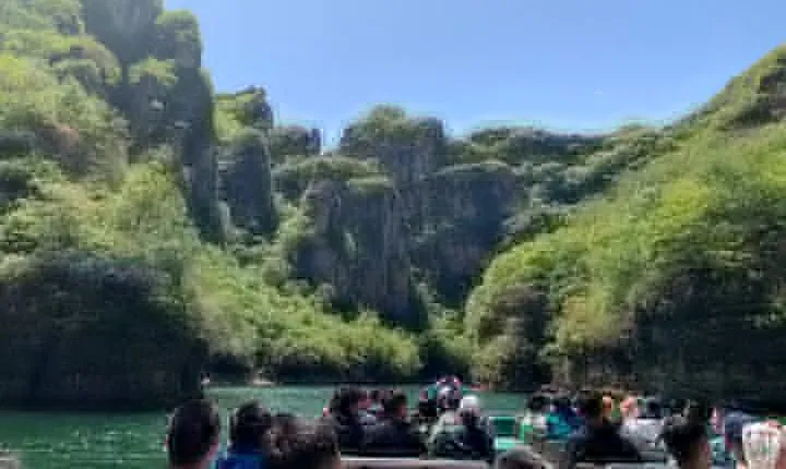 Private Day Tour to Longqing Gorge and Dingling at the Ming Tombs with Lunch and Boat Ride