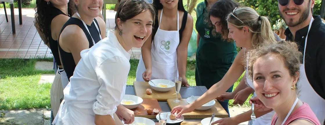 Small Group Pompei Cooking Class with Wine and Transfer