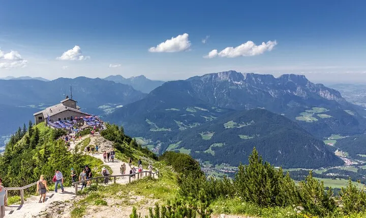 Private Driver from Salzburg to Munich, 3h Stop in Eagle's Nest