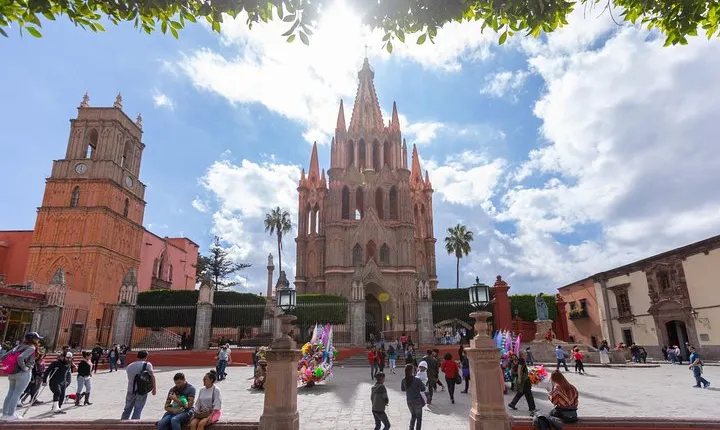 Landmarks and Lunch tour with Taste of San Miguel