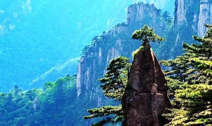 2-Day Mount Huangshan and Xidi Village Private Tour from Nanjing by Bullet Train