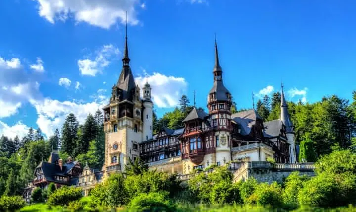 Dracula and Peles Castles Premium Tour with Hotel pick-up