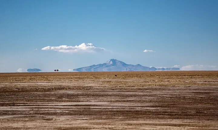 Uyuni Salt Flats 2-Day Tour from La Paz by flight