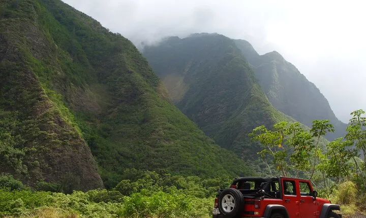 Road To Hana: Maui Waterfall Hiking Tour in Private Jeep