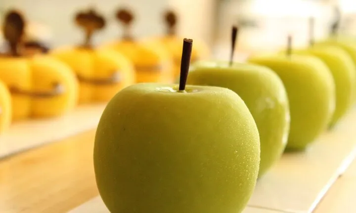 Sweet walking food tour in Paris with local guide
