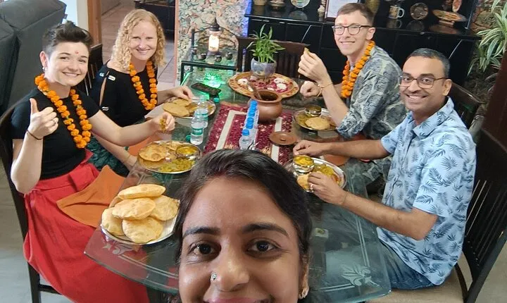 AI Tour - Cook, Talk, Dine & more with locals at their Delhi Home