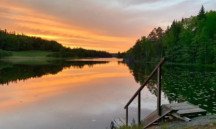 Stockholm: Sunset Hike in Tyresta National Park with Meal