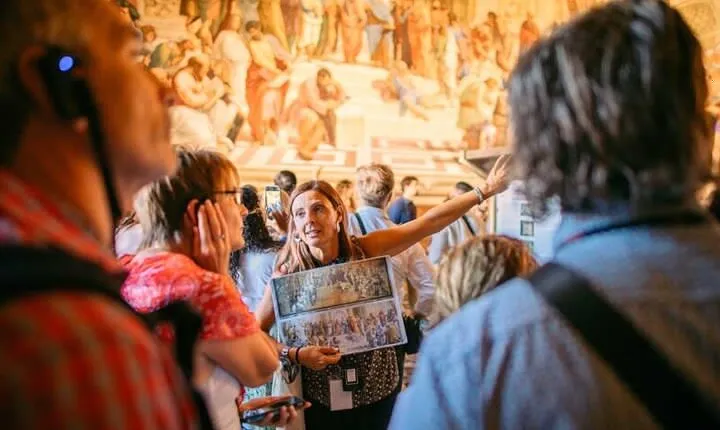 Breakfast in the Vatican and Museum Highlights Max 6 People Tour