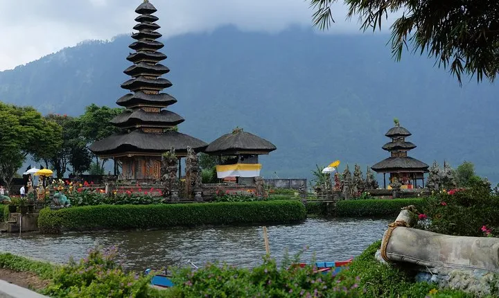 Ulun Danu Bratan Temple with Tanah Lot Sunset 