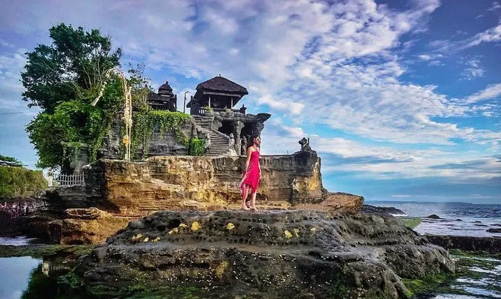 Tanah Lot Temple, Waterfall & Ubud Tour (Private & All-Inclusive)