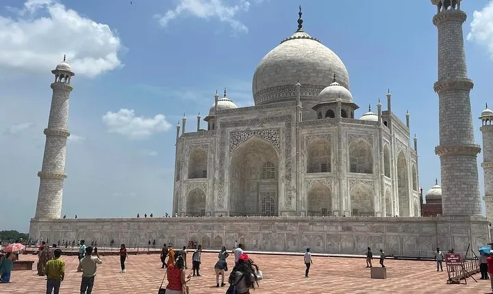 Enchanting Full Day Taj Mahal and Agra Fort Tour from Delhi/ NCR
