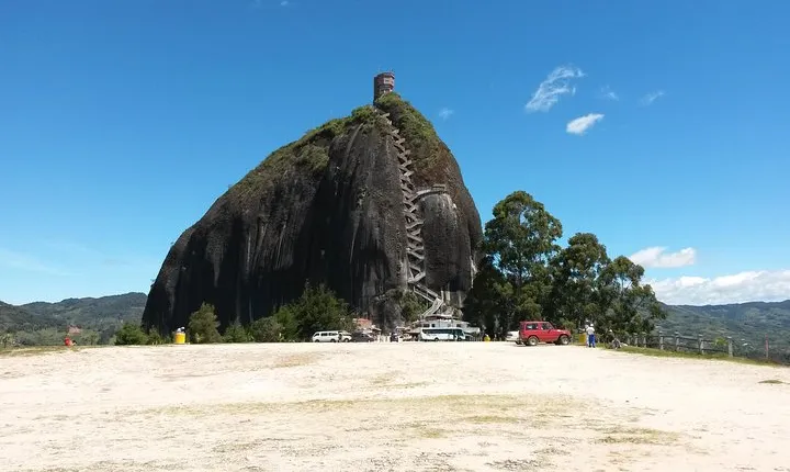 Peñol Rock and Guatape town shared tour