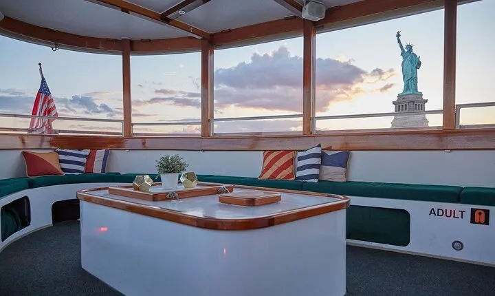 New York City Sunset Cocktail Cruise on Small Yacht