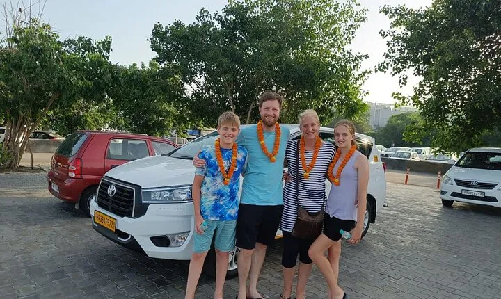 Same-Day Private Tour to Taj Mahal and Agra Fort from Delhi