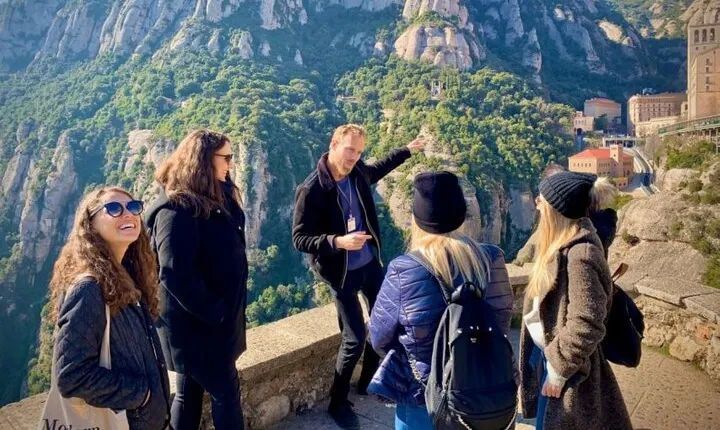 Barcelona to Montserrat Monastery: Tour, Transfers & Basilica