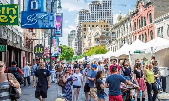 Austin's Must See Sights Guided Private Walking Tour