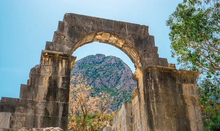 A Day of Andalusian Beauty in Hammamet, Oudhna and Zaghouan