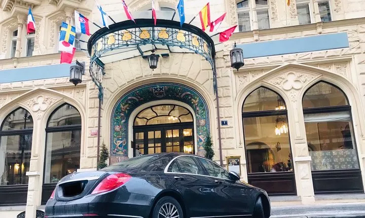 Private Transfer from Prague Hotel to Prague Airport