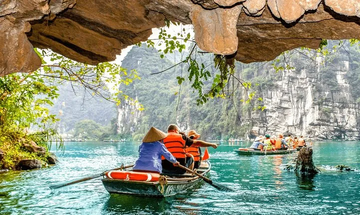 Highlight Ninh Binh Full Day Tour Tam Coc Boat, Mua Cave, Hoa Lu 